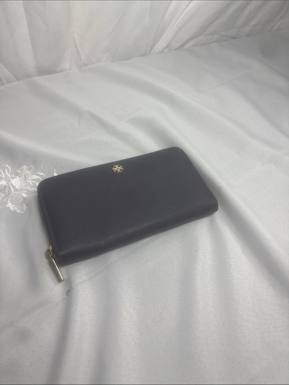 Classic Women's Zip Wallet - Black